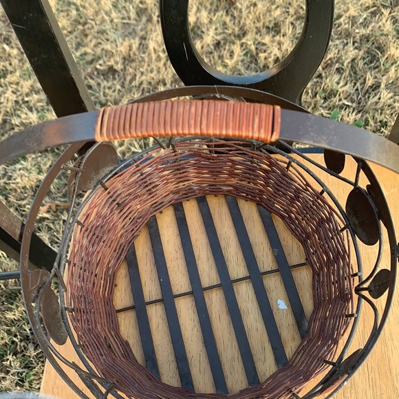Medal & Wicker Basket with Apples! 🍎🍎 - Picture 3 of 3